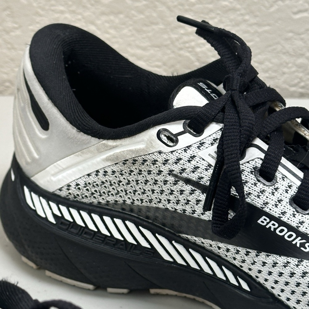 Brooks Adrenaline GTS 22 Womens Size 7.5 Running Shoes White Black 1203531B135 - Picture 5 of 16